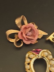 Vintage LOT 3 Broochs Pins Love Luck Beauty Mustard Seed