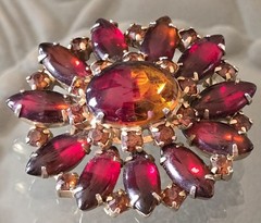 RUBY RED & AMBER RUNWAY BROOCH OVAL SMOOTH GLASS REDDISH/AMBER CABOCHON☆2.25″☆