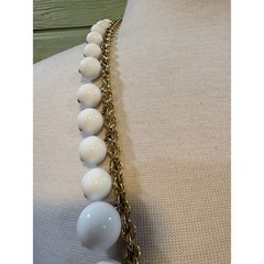 Vintage Style Chunky White Graduated Bead Gold Tone Chain Statement Necklace