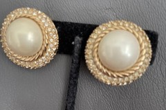 Vintage Christian Dior Large 2” Pearl Rhinestone Gold Tone/Faux Pearl Clip Sign
