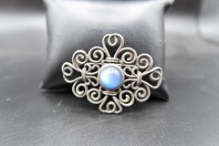 Vtg Silver Tone Scroll Work W/ Blue Irredescent Center Cabochon Bead Brooch 2.5″