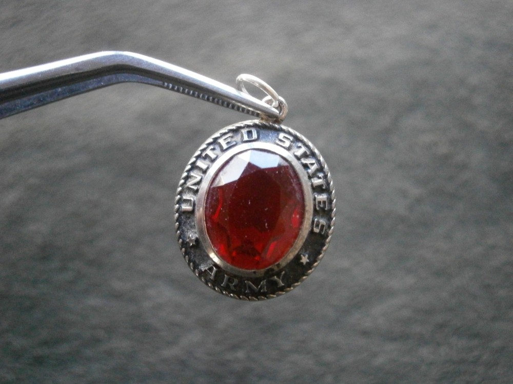 United States Army Vintage Silvertone & Red Stone Bracelet Charm Pendant 3.3g