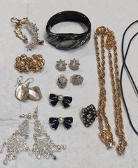 Lot Of Estate Costume Jewelry, 15 Pcs