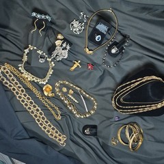 Jewelry Vintage to Modern Costume Mixed Lot Estate Gold Tone