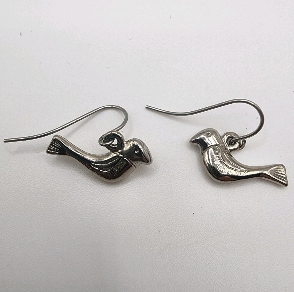 Women’s Silver Toned TRIFARI Earrings Dangle Bird Dove Sparrow Pigeon Vintage