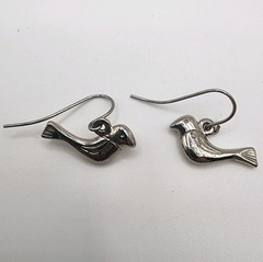 Women’s Silver Toned TRIFARI Earrings Dangle Bird Dove Sparrow Pigeon Vintage