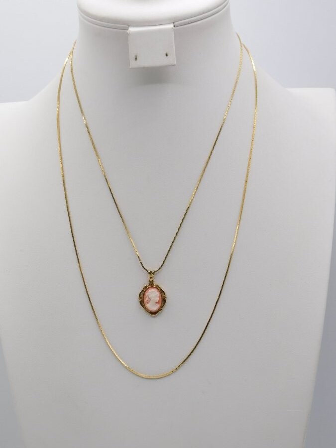 J711-VINTAGE NECKLACE~GOLD TONE/DOUBLE STAND CHAIN~CAMEO PENDANT~18″