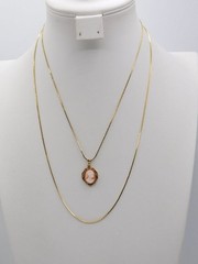 J711-VINTAGE NECKLACE~GOLD TONE/DOUBLE STAND CHAIN~CAMEO PENDANT~18″
