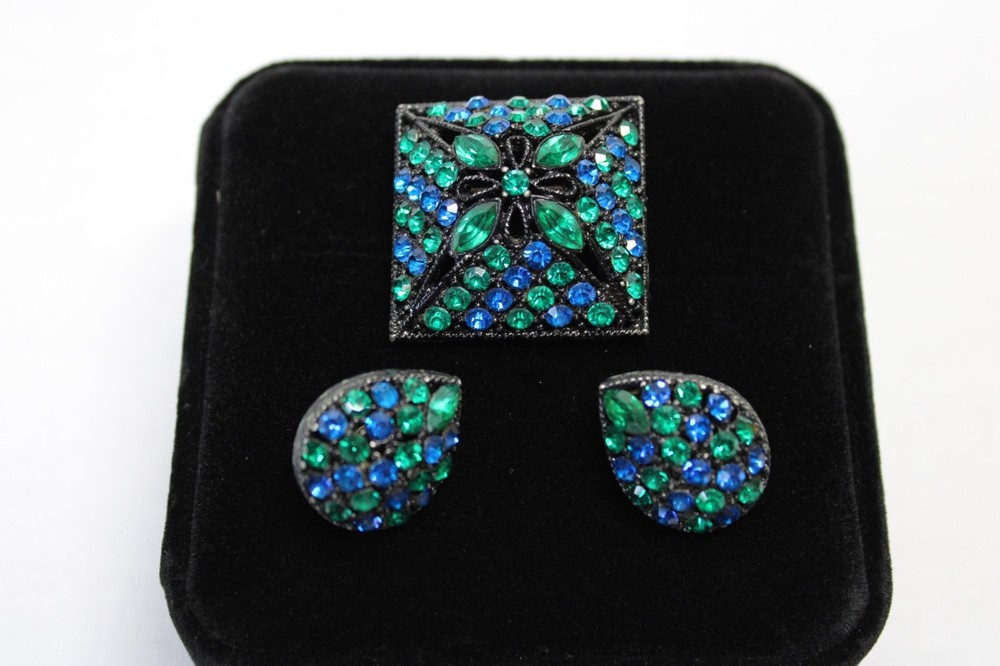 Vintage Blue Green Rhinestone Brooch & Clip Earrings Set Black Japanned Metal
