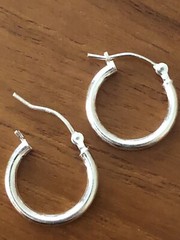 Beautiful Simple Hoop earrings With Clicks 0.5”Diameter,sterling silver New 2mm